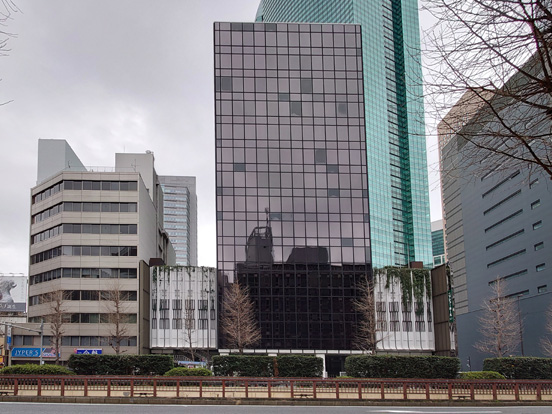 ヤクルト本社外観