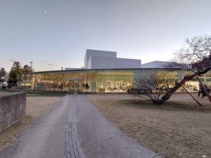 21世紀美術館を堪能 その特徴と見どころを建築好きが徹底レポート 石川県金沢 トーキョー建築トリップ 21世紀美術館を堪能 その特徴と見どころを建築好きが徹底レポート 石川県金沢 トーキョー建築トリップ
