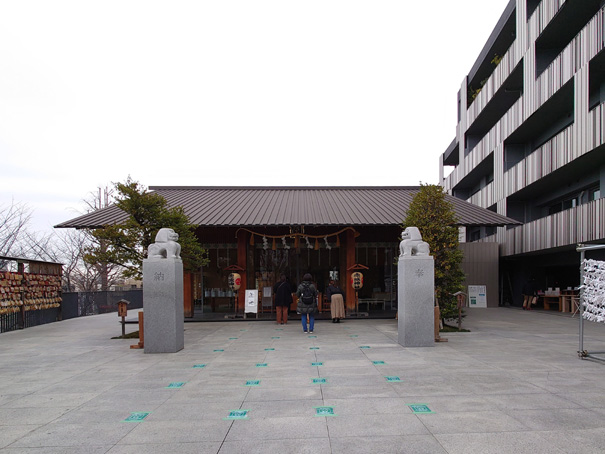 赤城神社がスゴい 隈研吾氏デザインの新し過ぎる神社をレポート 東京神楽坂 トーキョー建築トリップ