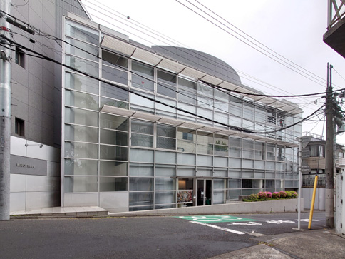 日本信販大山町ビル外観