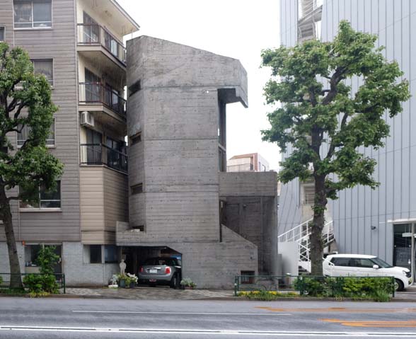 極小住宅の傑作 塔の家 は建築好き必見の名作 東京青山 トーキョー建築トリップ