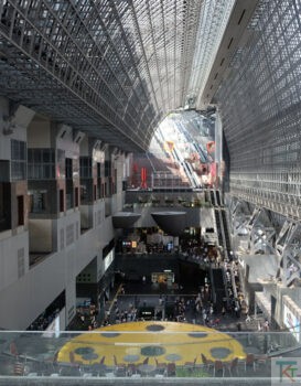 京都駅ビルのアトリウム