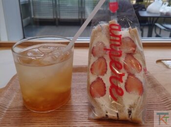 サンドイッチとコーヒー アンペア