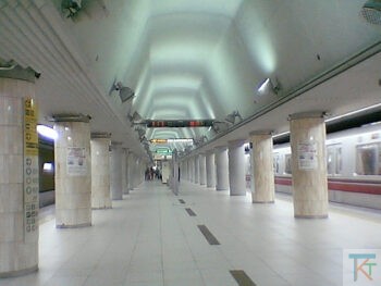 大江戸線飯田橋駅