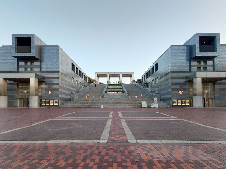 多摩市立複合文化施設(パルテノン多摩)