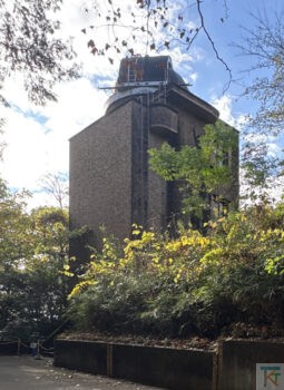 国立天文台太陽分光写真儀室(アインシュタイン塔)