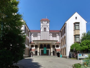 早稲田大学坪内博士記念演劇博物館